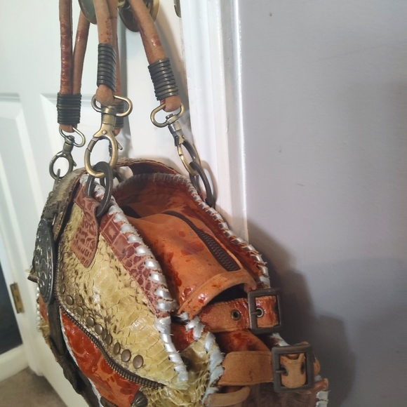 Unique, one of a kind, leather and snake skin bag by Novi Sudiono. - Picture 9 of 12